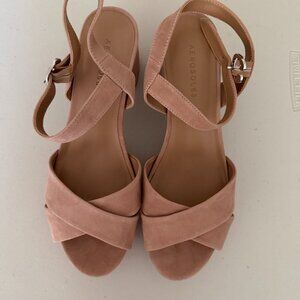 Aerosoles Cosmos platform sandals in blush suede - size 9.5